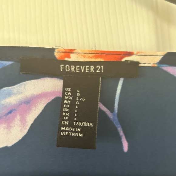 Cropped Blouse with Flared Sleeves & Tie-Up Front - Picture 3 of 3